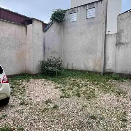 3' Subway, 15' Center, Ac, Parking, Calm, Balcony Daire *